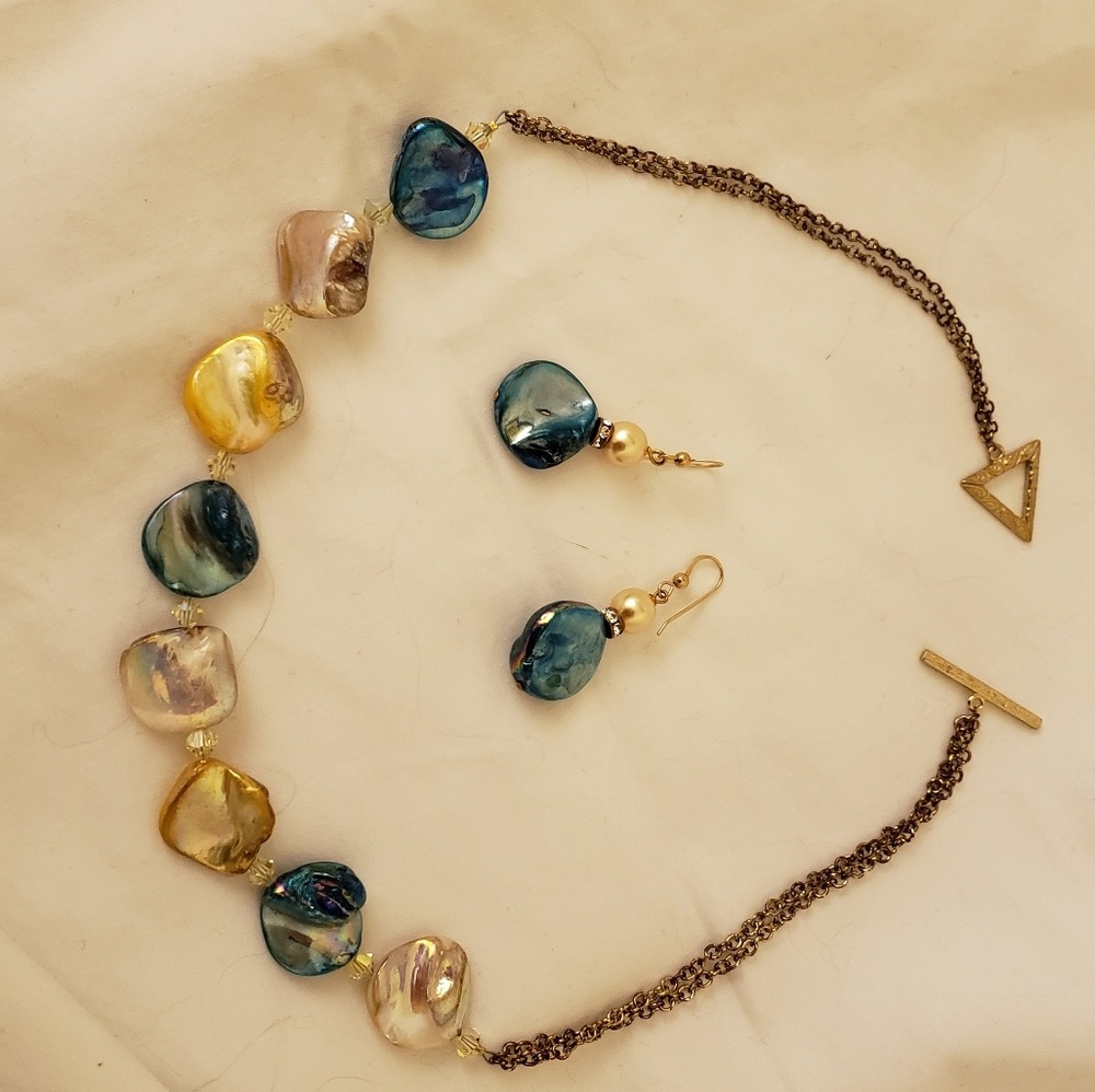 Necklace and earring set